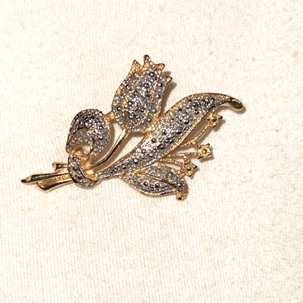 Elegant Vintage Unsigned Floral Brooch